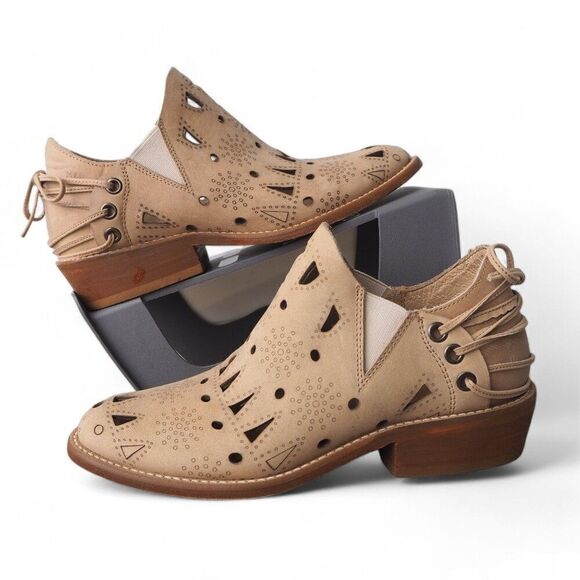 Musse & Cloud Coolise Laser Cut Leather Ankle Booties Women's 6/37 - Picture 1 of 11